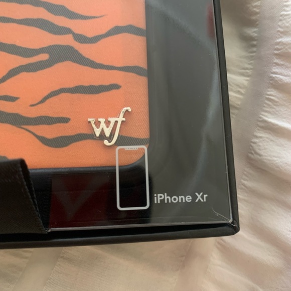 Wildflower tiger print iPhone XR case - Picture 4 of 4